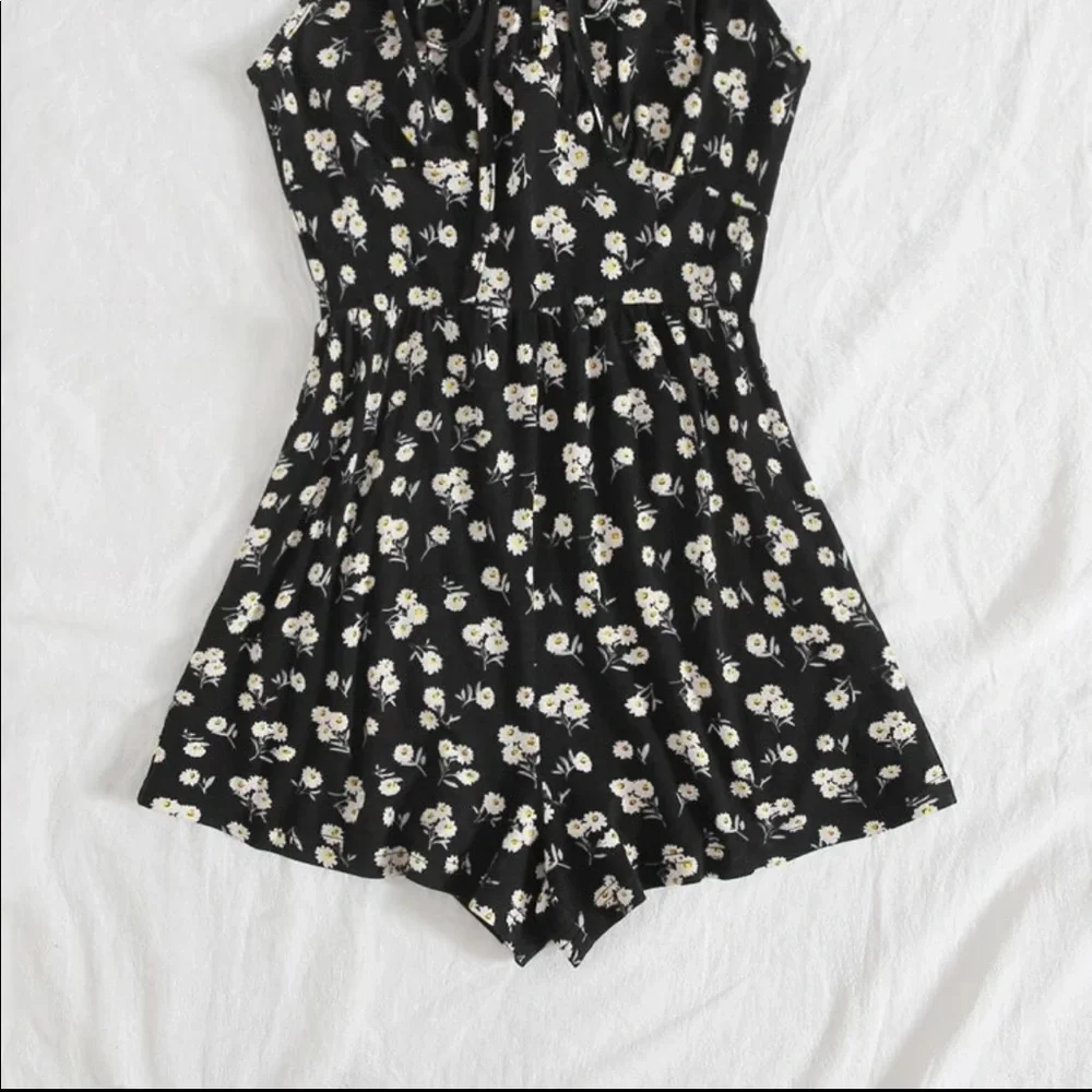 NWT SHEIN: XS Black Floral Tie Up Strap Romper - Picture 5 of 10